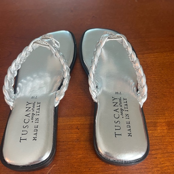 Tuscany By Easy Street Silver Coletta Square Toe Thong Sandal NIB - Picture 2 of 8
